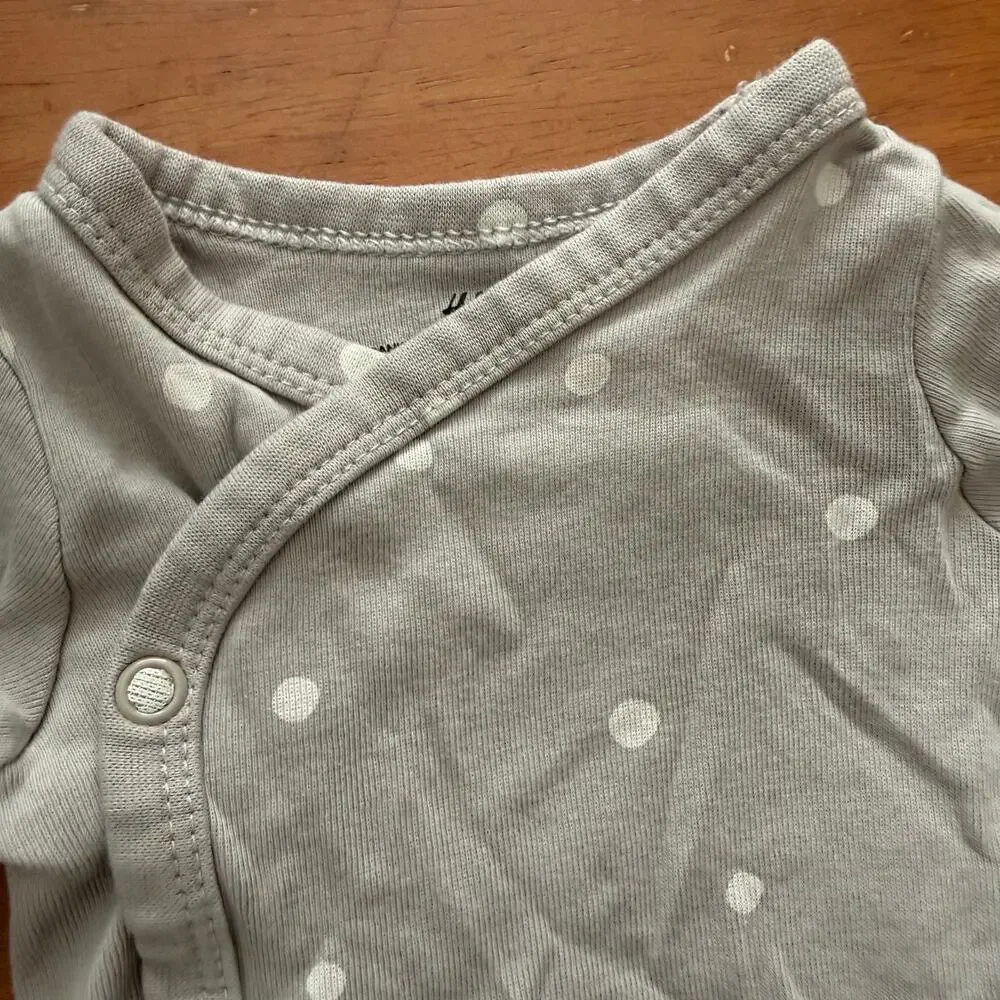 H&M Newborn Baby Onesie Gray Polka Dot Kimono Bodysuit Preemie PM Long Sleeve